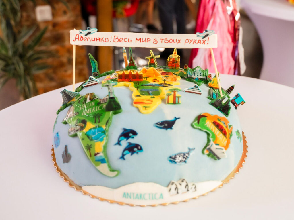 Cake "Whole world is in your hands"
